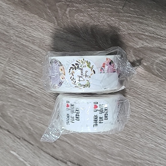 2 sticker rolls new in package 500 stickers each roll- 1000 stickers - Picture 1 of 4